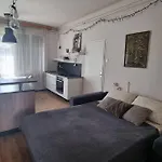 Cosy 2 Room Apartment With Nice Vibe, For Up To 4